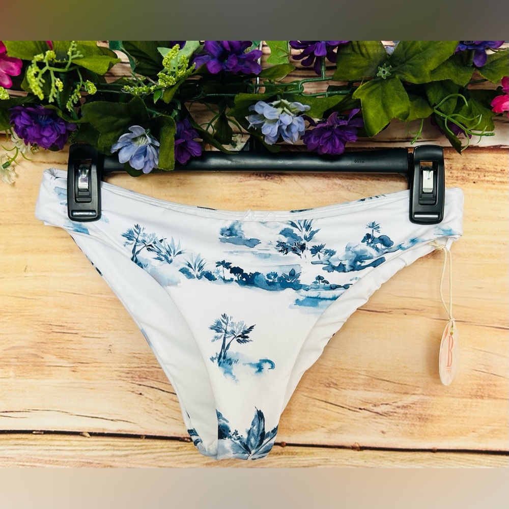B Swim Women’s White Blue Toile Print Rip Tide Hipster Bikini Bottom Size M NWT